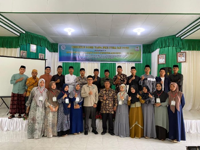 Ketua LPPOM MPU Aceh, Deni Candra, ST, MT Memberikan Materi pada PKU MPU Aceh Singkil